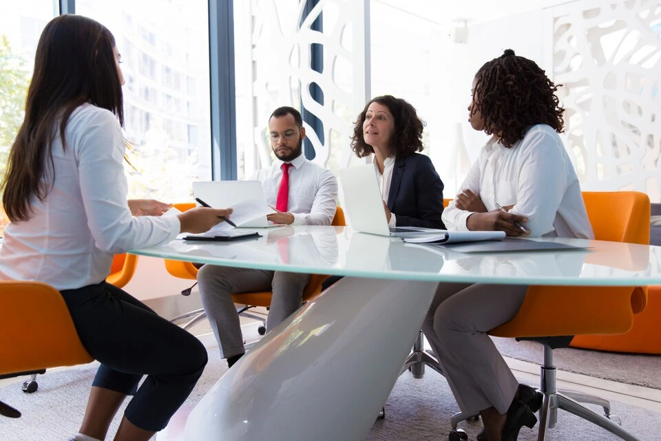 IT Recruitment Services banner showing a recruiter identifying qualified technology talent from a global candidate pool, representing targeted sourcing, specialist screening, and technology hiring support from HashRoot.